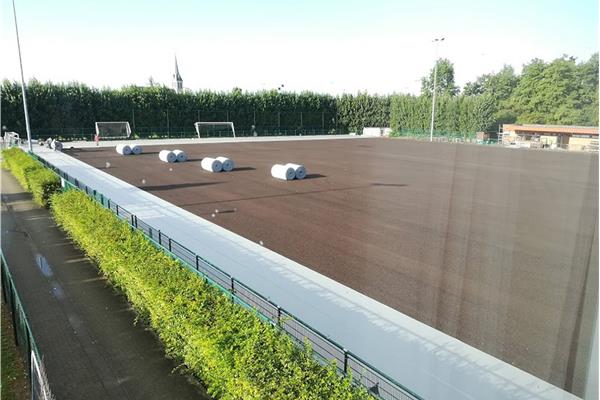 Rénovation terrain football synthétique - Sportinfrabouw NV